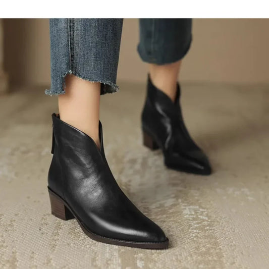 Lorine - Chic and Comfortable Leather Chelsea Boots