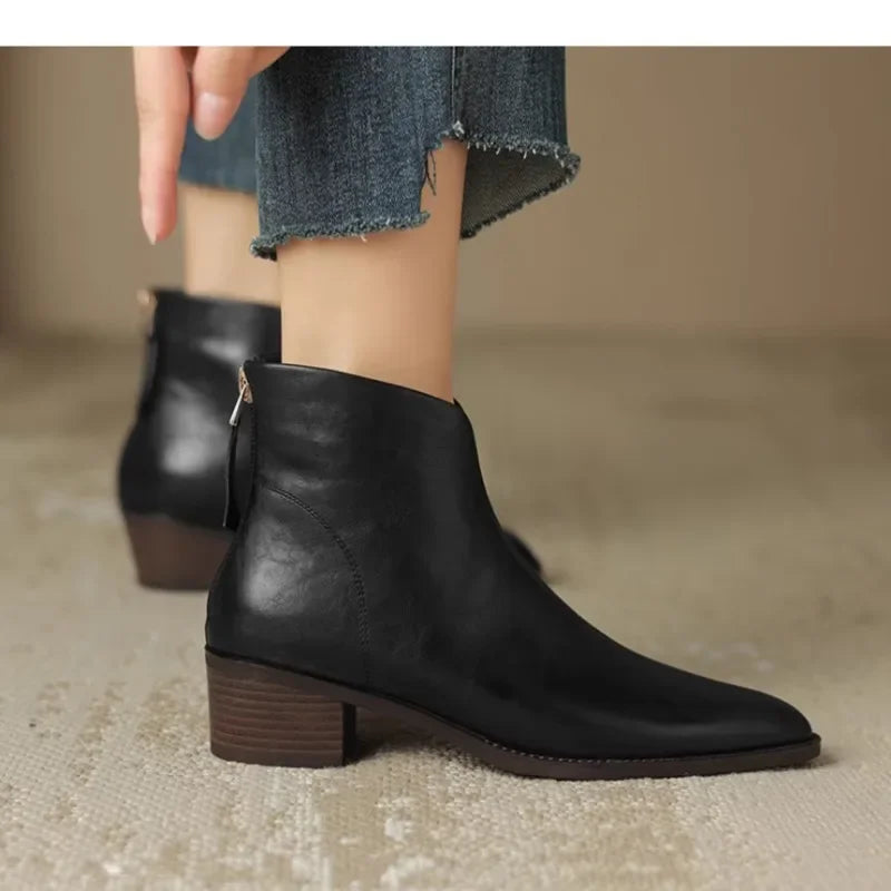 Lorine - Chic and Comfortable Leather Chelsea Boots